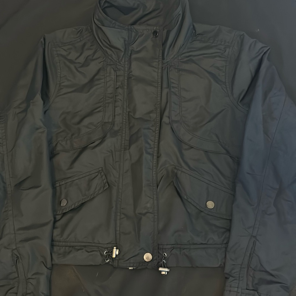 Athleta Medium woman’s black crop windbreaker jacket
